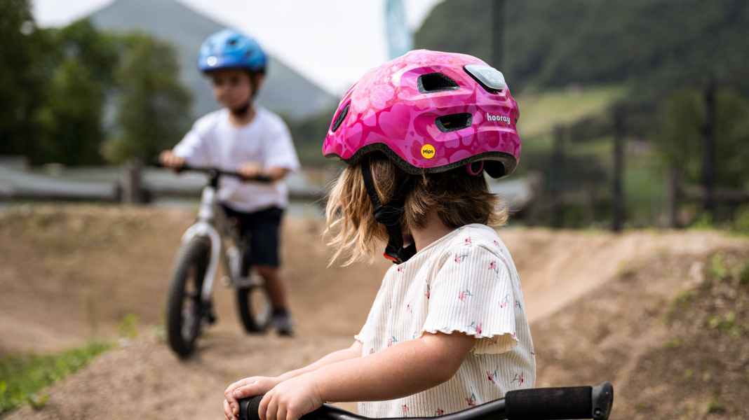 Hooray! MET children's helmets with mips