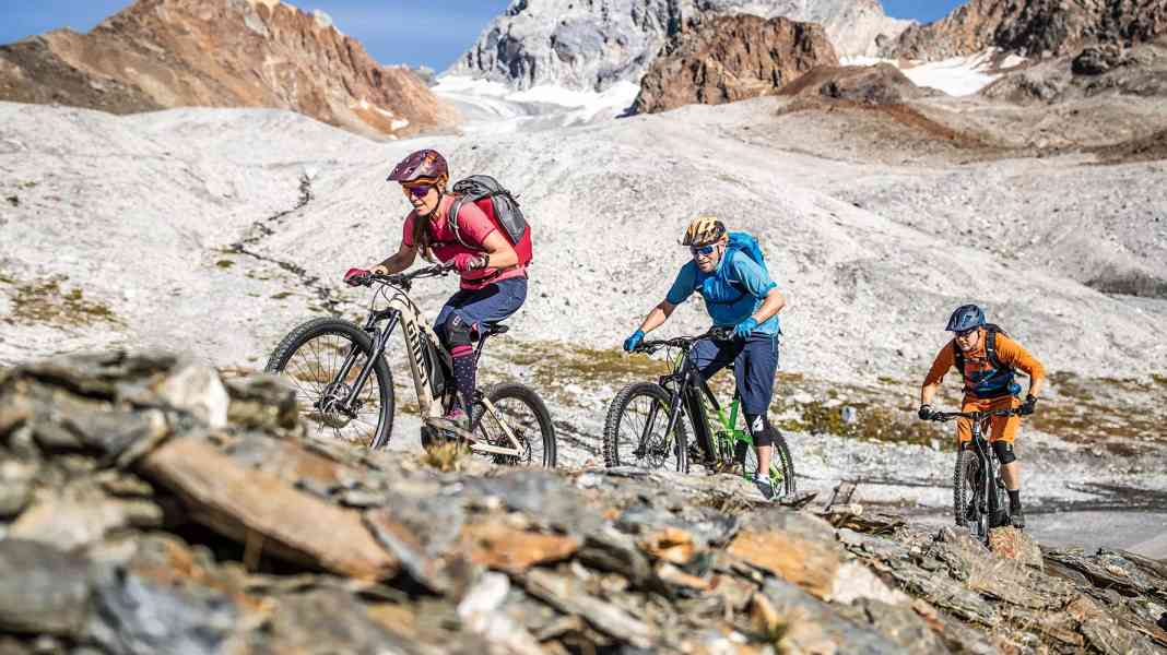 Pain when e-biking? How to get through the season safely!