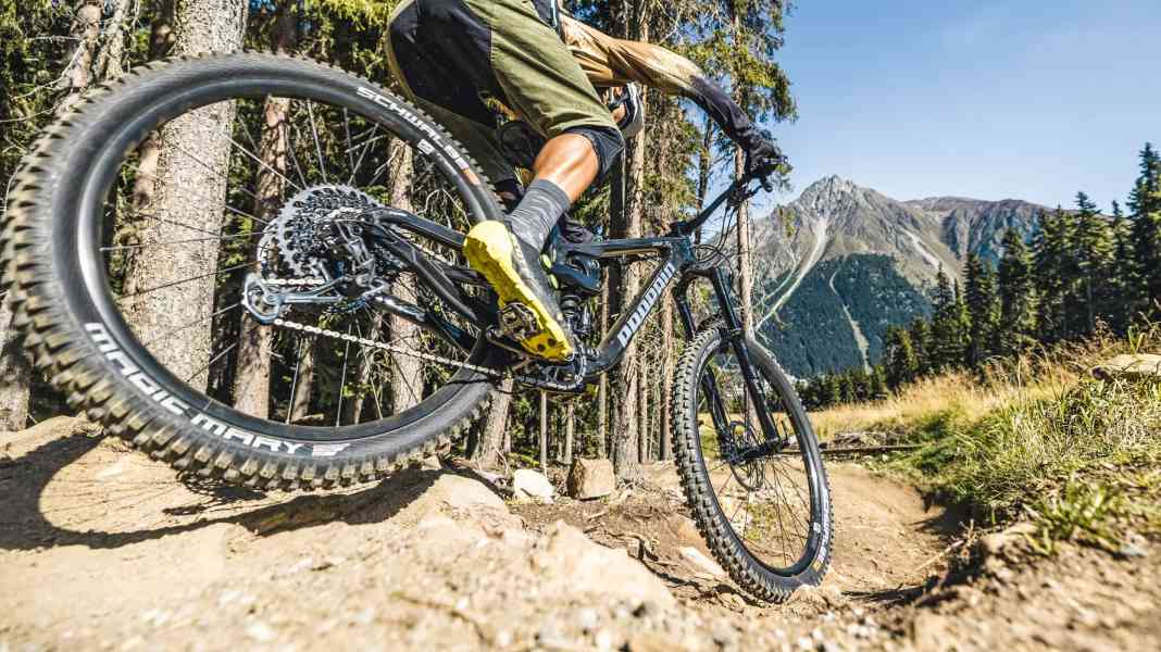 BIKE-Test: 6 Enduro-Mountainbikes um 3500 Euro im Vergleich