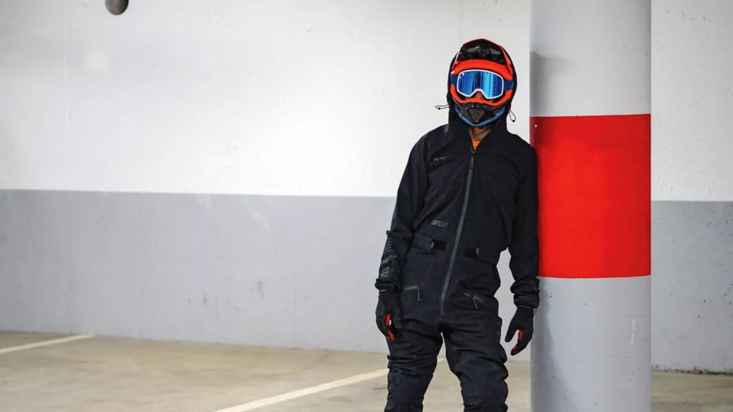 Rainwear test: Overall Platzangst DFL Suit Long in a practical check