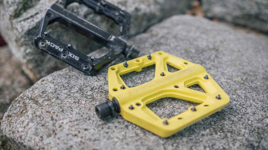 MTB pedals: Flat pedals made of aluminium or plastic - advantages & disadvantages