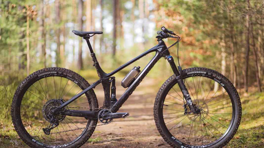 Das Chamäleon unter den Trailbikes: YT Izzo im Dauertest