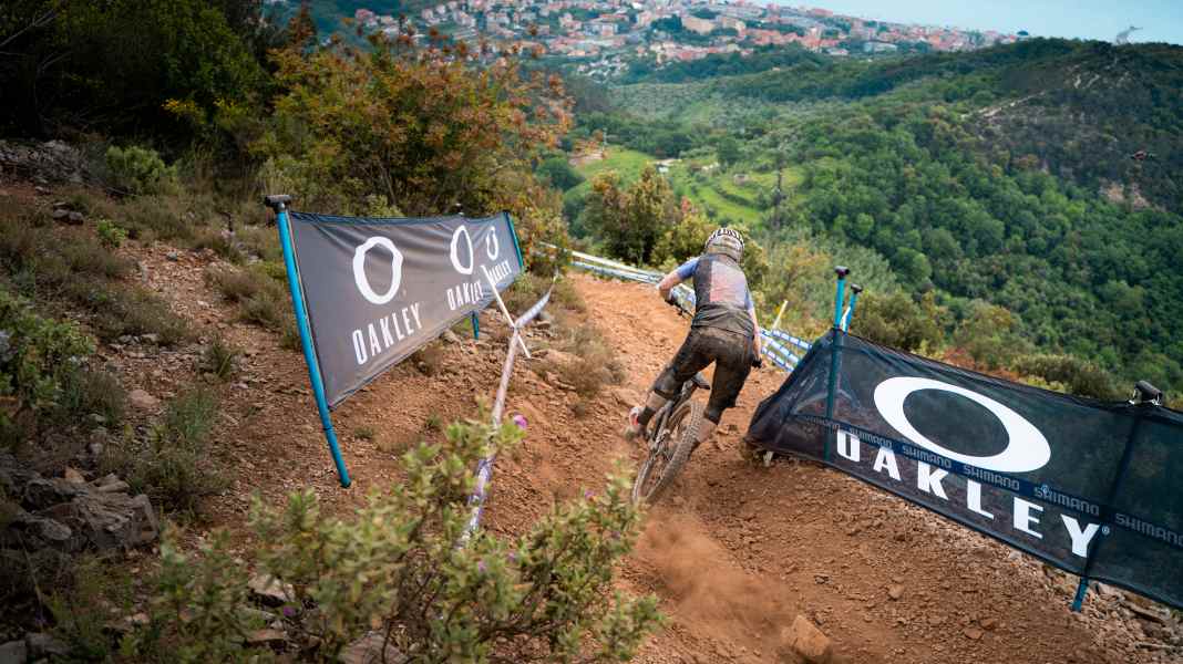 Drama at the Enduro World Cup: Booker and Harnden triumph in Pietra Ligure