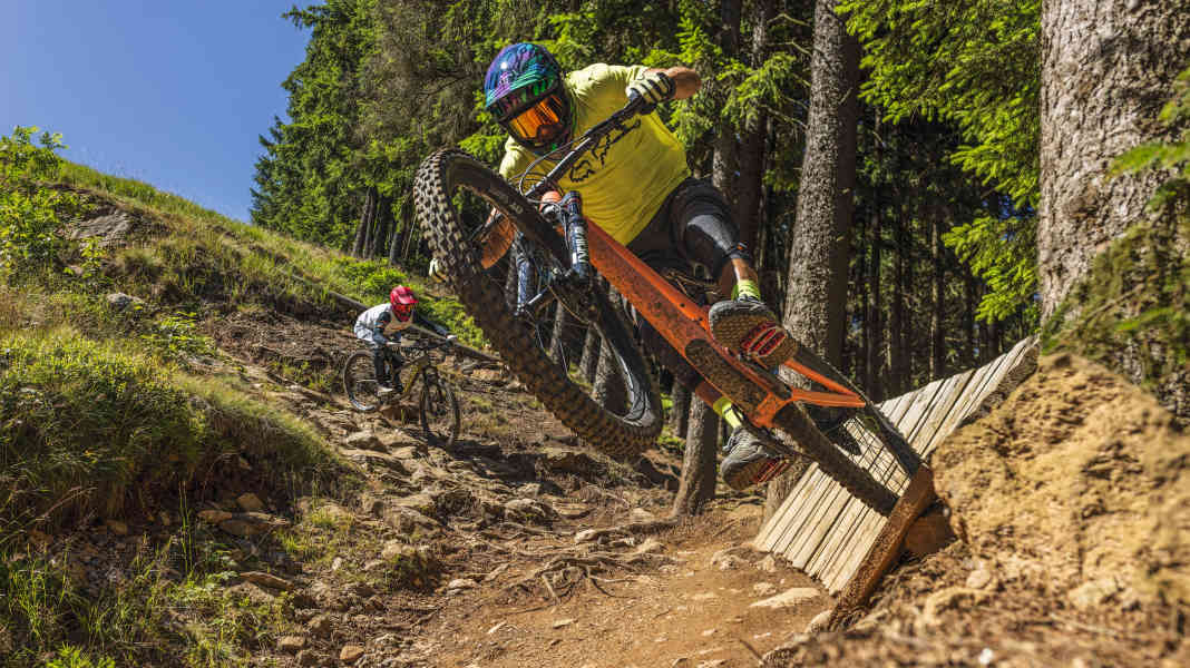Das Trailbike-Duell: Santa Cruz 5010 versus Scor 4060 ST