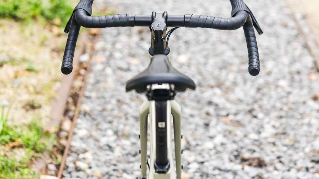 Radon Regard 7.0 gegen Canyon Grizl CF 7: Duell der günstigen Carbon-Gravelbikes