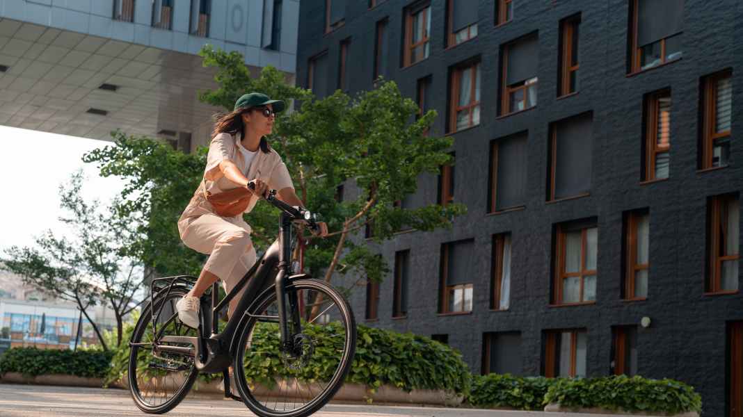 Decathlon study shows: Young Germans cycle most frequently across Europe