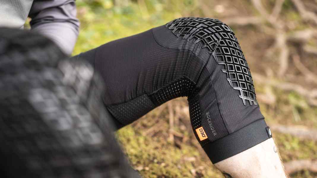 Knieprotektor Rockrider Enduro Light D3O: Federleicht - Knieschoner von Decathlon im Test