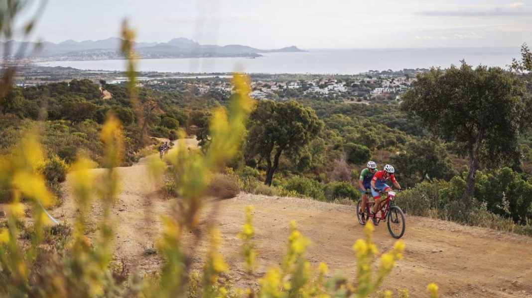 Roc d’Azur & (E-)Enduro-WM im Oktober: Promi-Dichte an der Ligurischen Küste