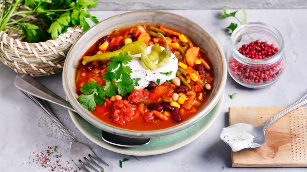 Rezepte für Sportler: Bumms für die Beine: Veganes Chili sin Carne
