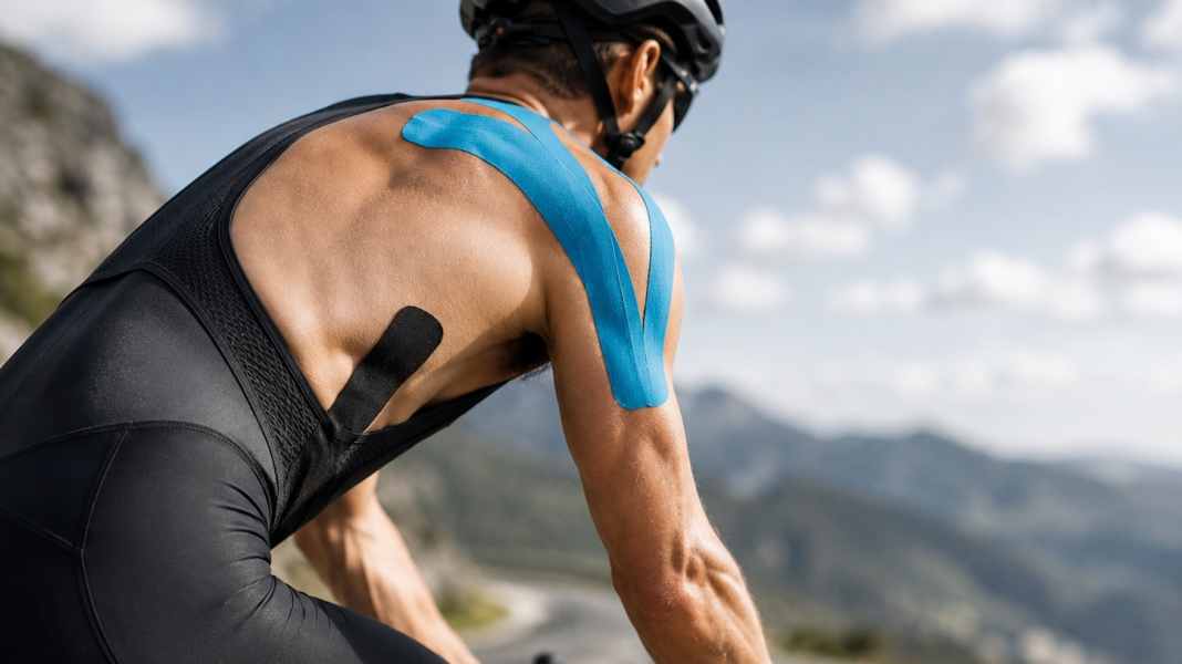 Kinesio-Tape im Radsport: Was bringt der bunte Klebestreifen wirklich?