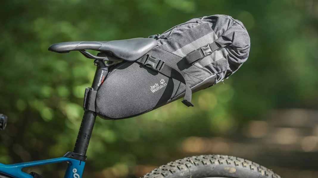 Saddle and frame bag: Jack Wolfskin Seat Bag / Takeoff Bag in the