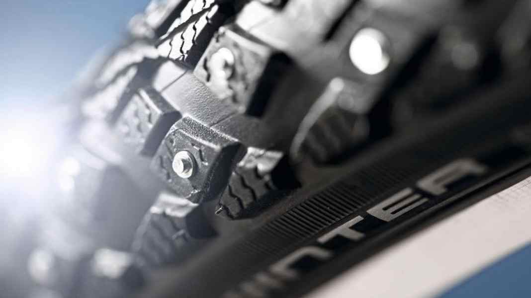 Cycling in winter: Spikes against ice