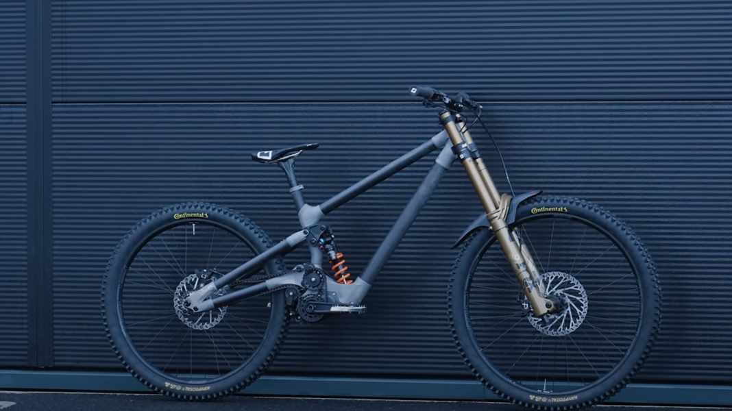 Atherton A.200.G: A geared bike rolls towards us from Wales
