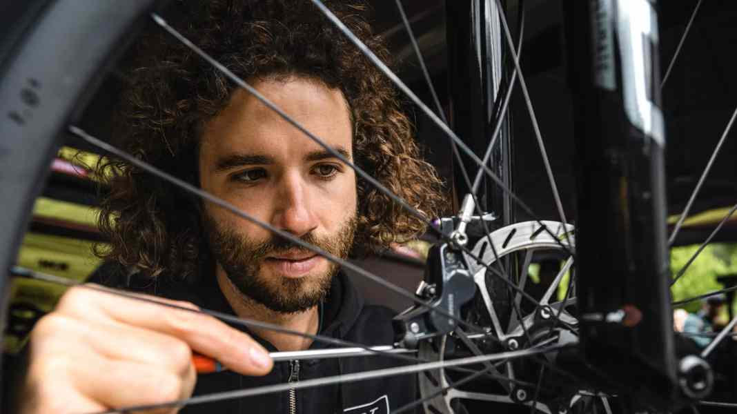 Braking tips from a pro: "Many bikers brake incorrectly!" - Yanick Gyger