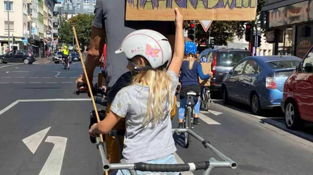 Kidical Mass: Demonstration for a child- and bike-friendly infrastructure