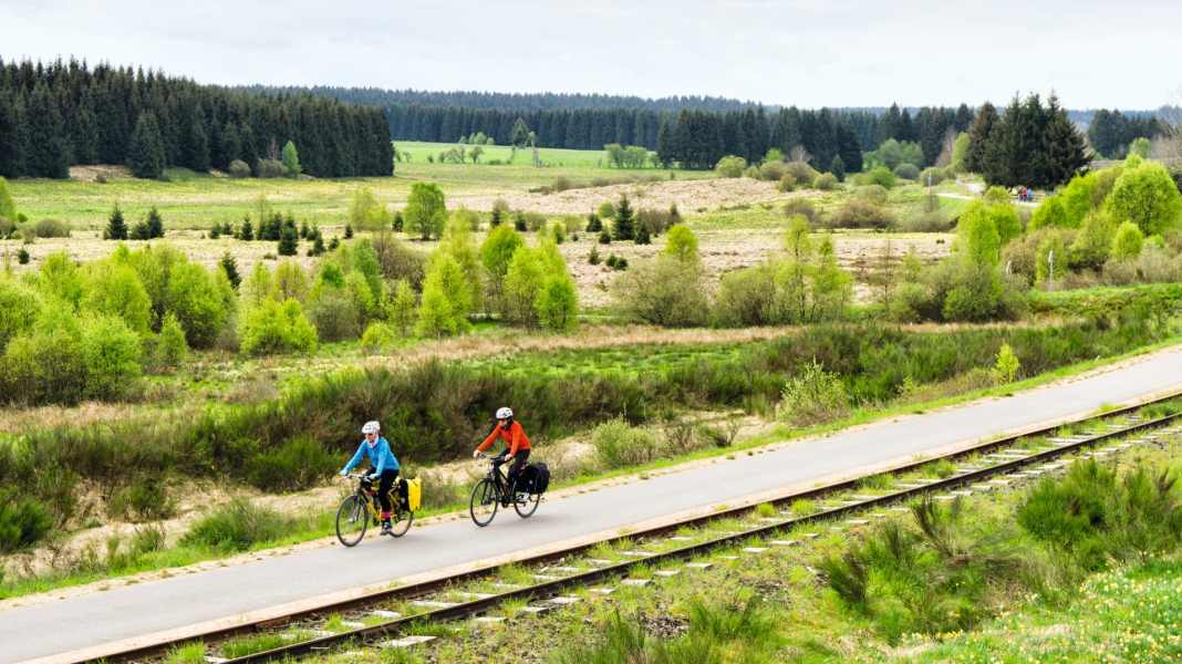 On railway cycle paths through the Eifel and High Fens
