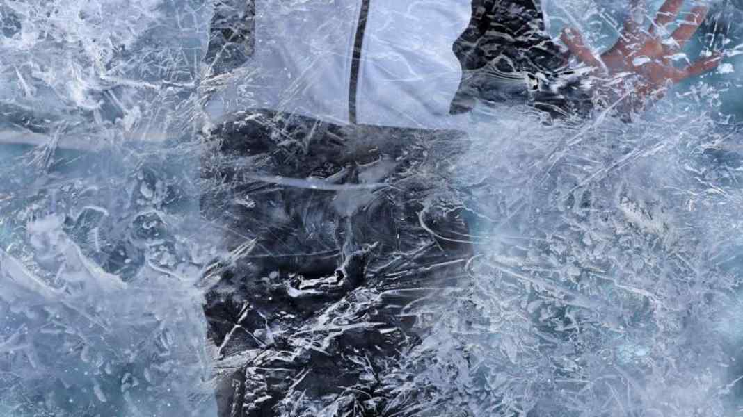 10 sporty winter jackets in cold chamber and practical test