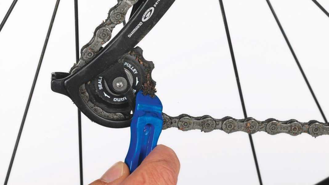 Washing cycle for chain and sprocket