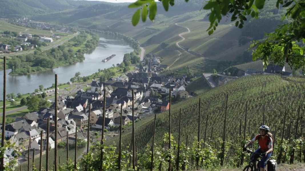 300 river kilometres between Metz and Koblenz