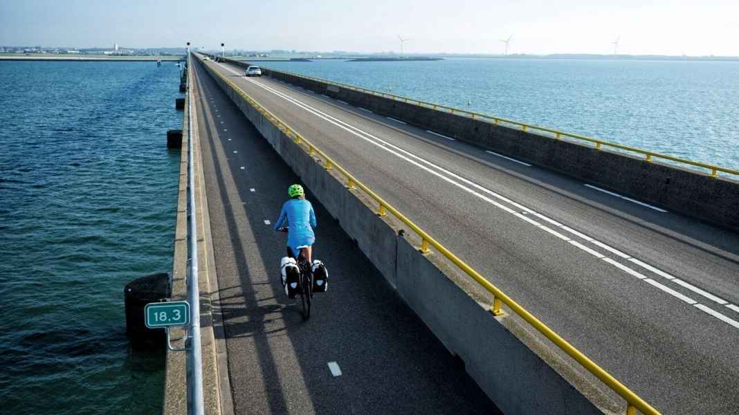 240 kilometres of cycling through Holland's southernmost province