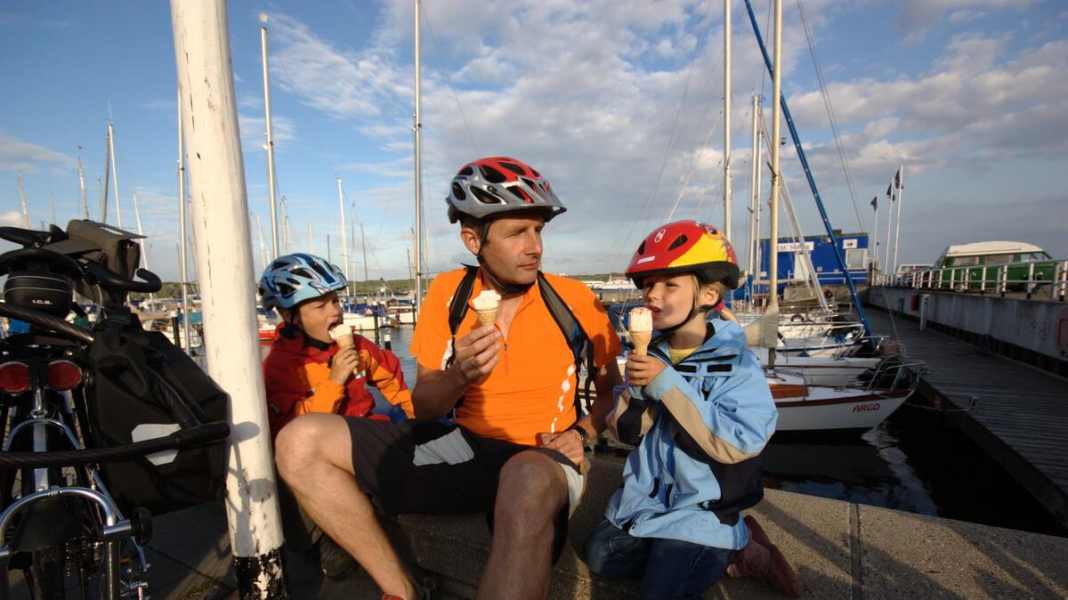Along the Kiel Canal to Kiel