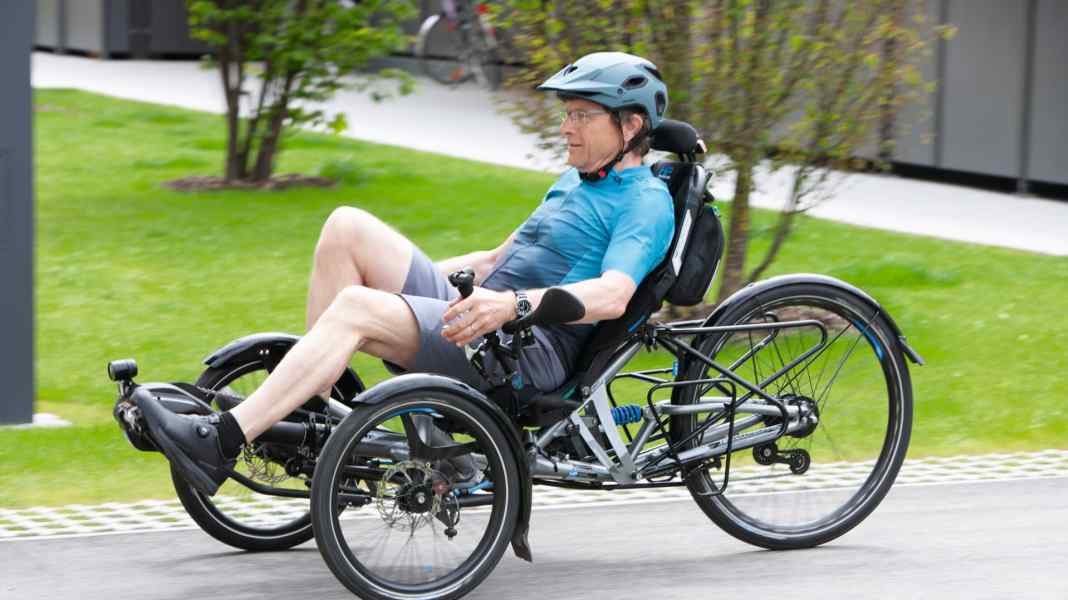 Three-lane recumbent bikes: The Scorpion plus 26 from HP Velotechnik