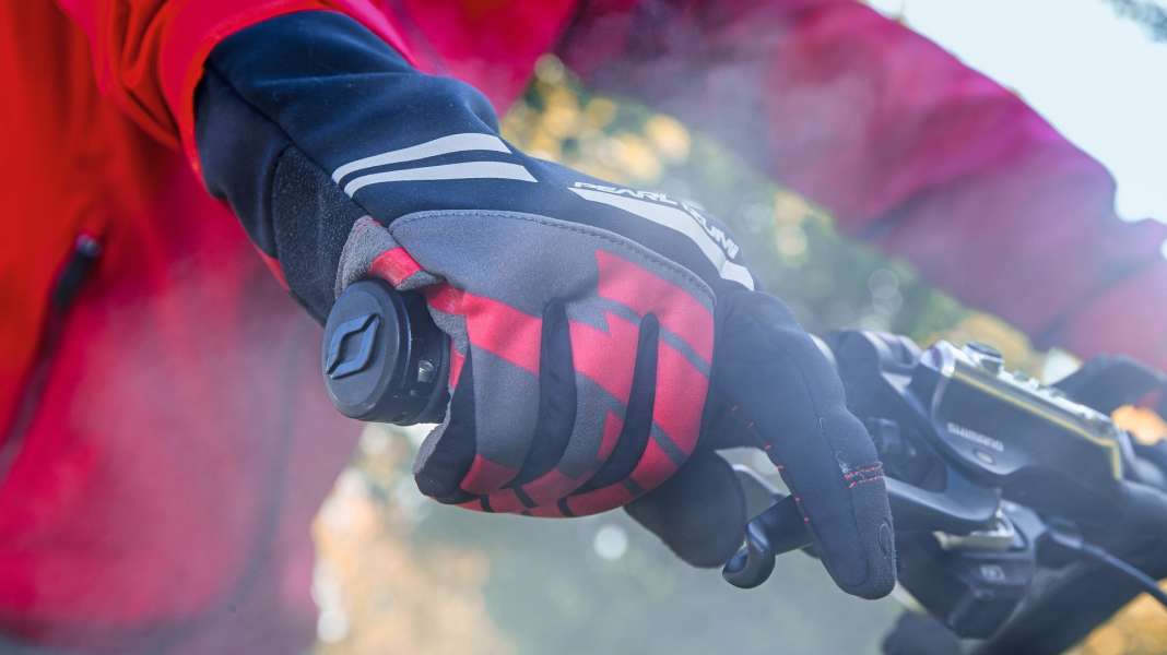 In onion layers through the wind: tips on cycling clothing for winter