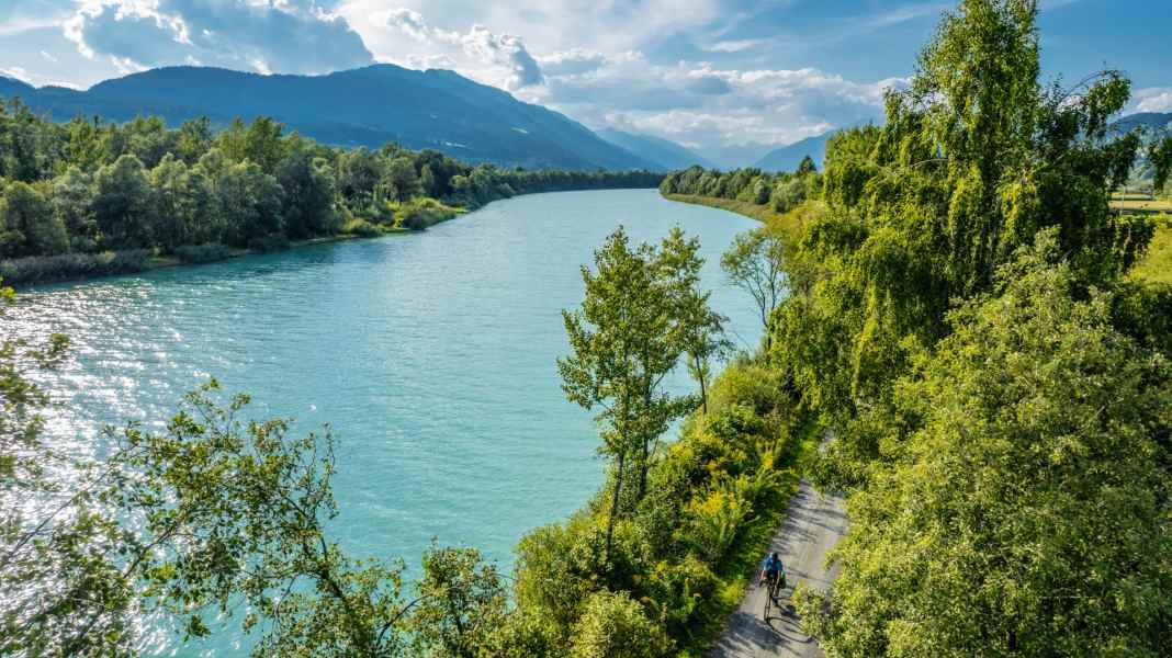 Enjoyable crossing of the Alps by bike