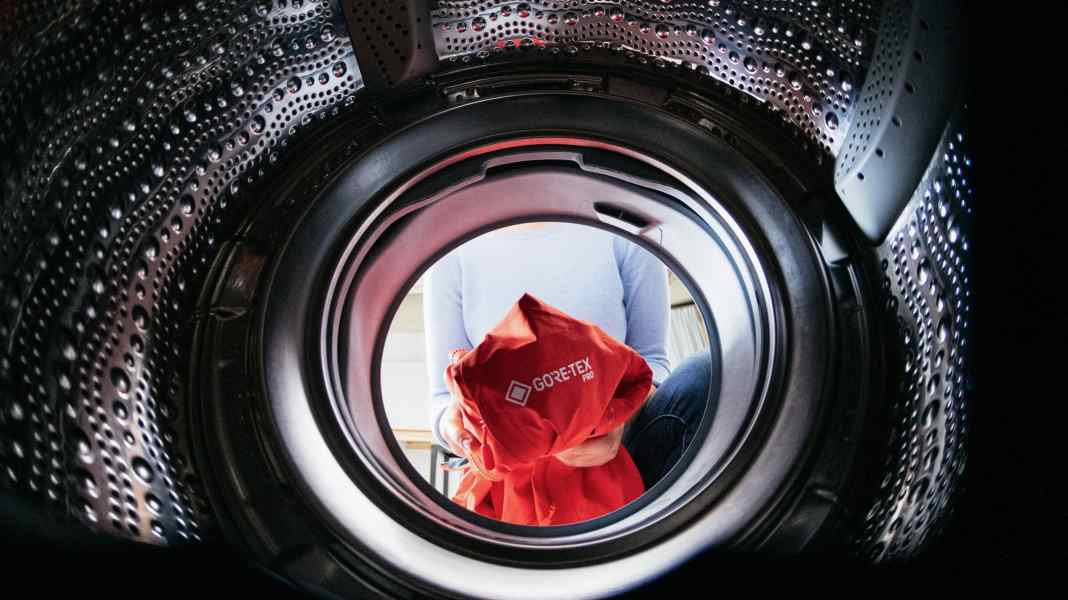 The short care programme: washing and caring for membrane clothing correctly
