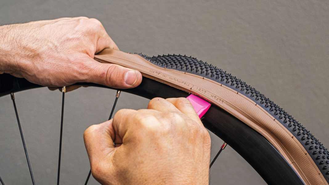 Tyre fitting: What to do if the tyre won't fit on the rim