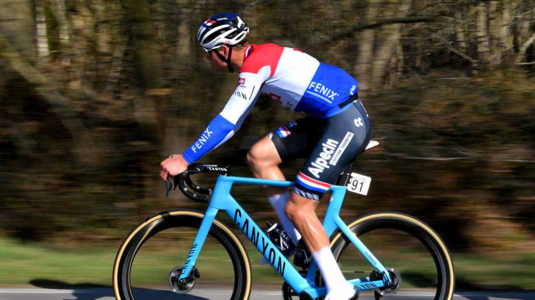 Mathieu van der Poel breaks his handlebar - Canyon: Aeroad CF SLX and CFR out of use for the time being