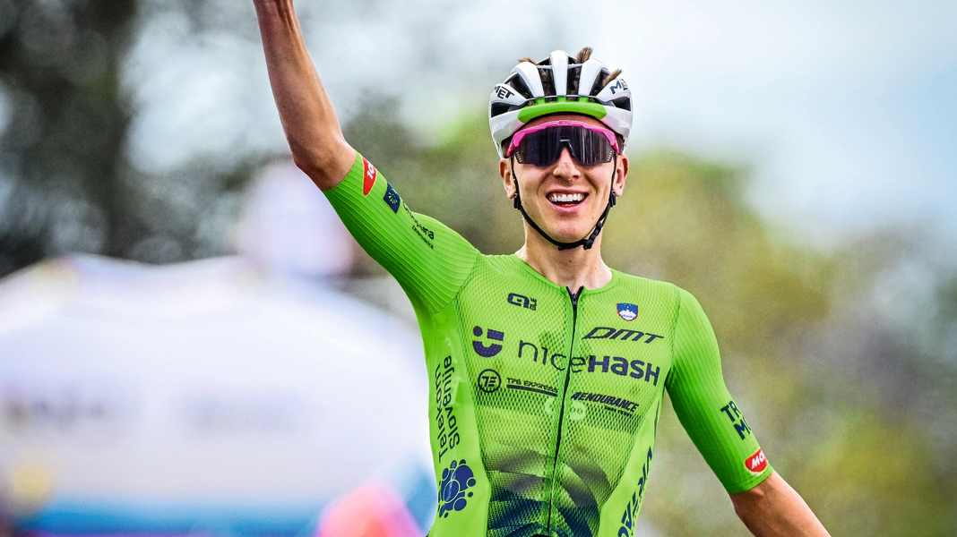 Interview après la victoire aux championnats du monde : Tadej Pogačar : "On finit par douter un peu".