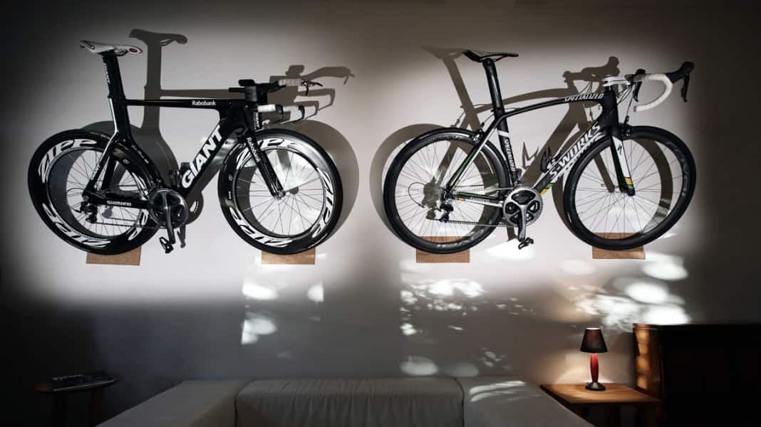Fixation murale : Systèmes de suspension pour le stockage des vélos de course