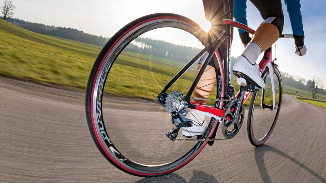 Comment TOUR teste : dérailleurs, freins et transmissions de vélo de course dans le test TOUR