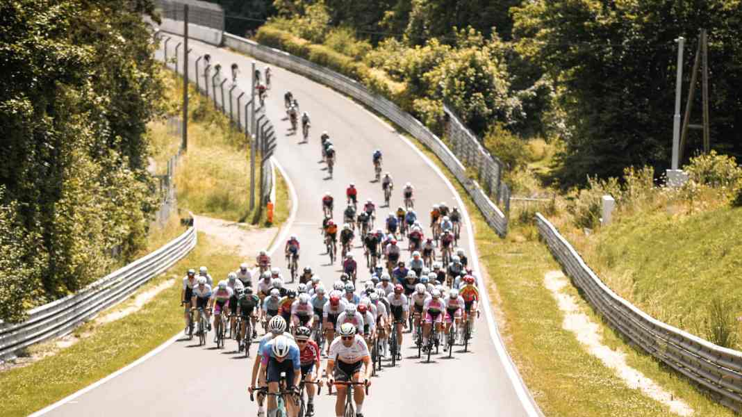Des tours exclusifs en fin de journée : Rencontre de cyclistes au Nürburgring