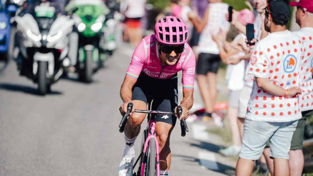 A mountain jersey thriller, Carapaz’s coup, Olympic records: Alpe d’Huez proves to be the decider