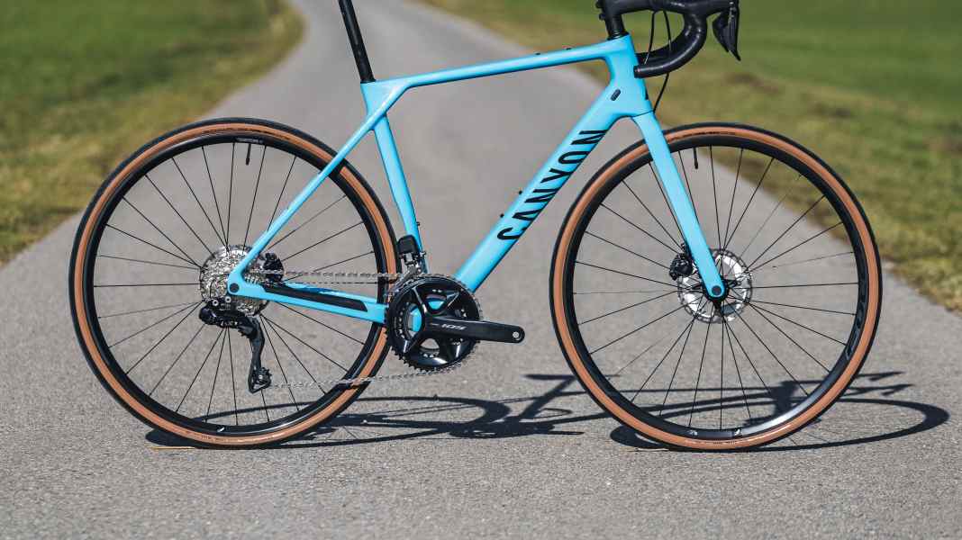 Road bikes with Shimano 105 Di2: The Canyon Endurace CF 7 Di2