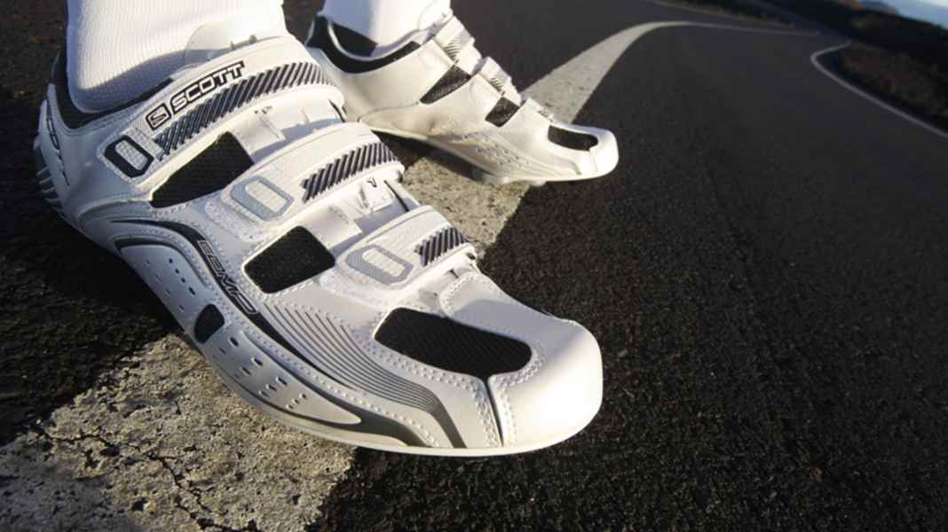 Inexpensive cycling shoes