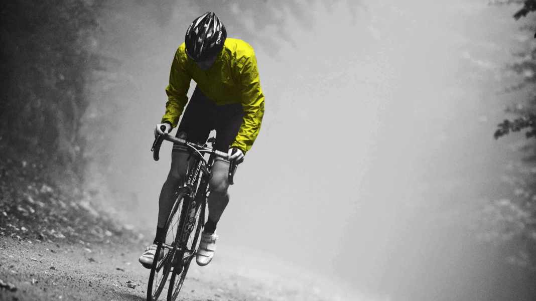 Test road bike rain jackets: 20 jackets from 30 to 330 euros in comparison