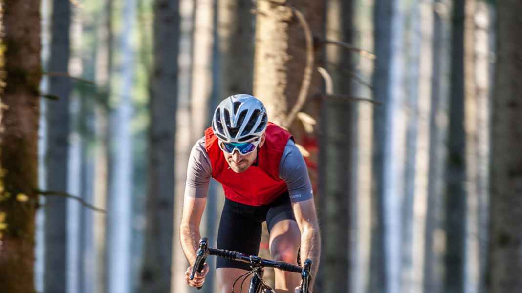 Wind waistcoats for road cyclists - protection against wind and weather: 22 waistcoats put to the test