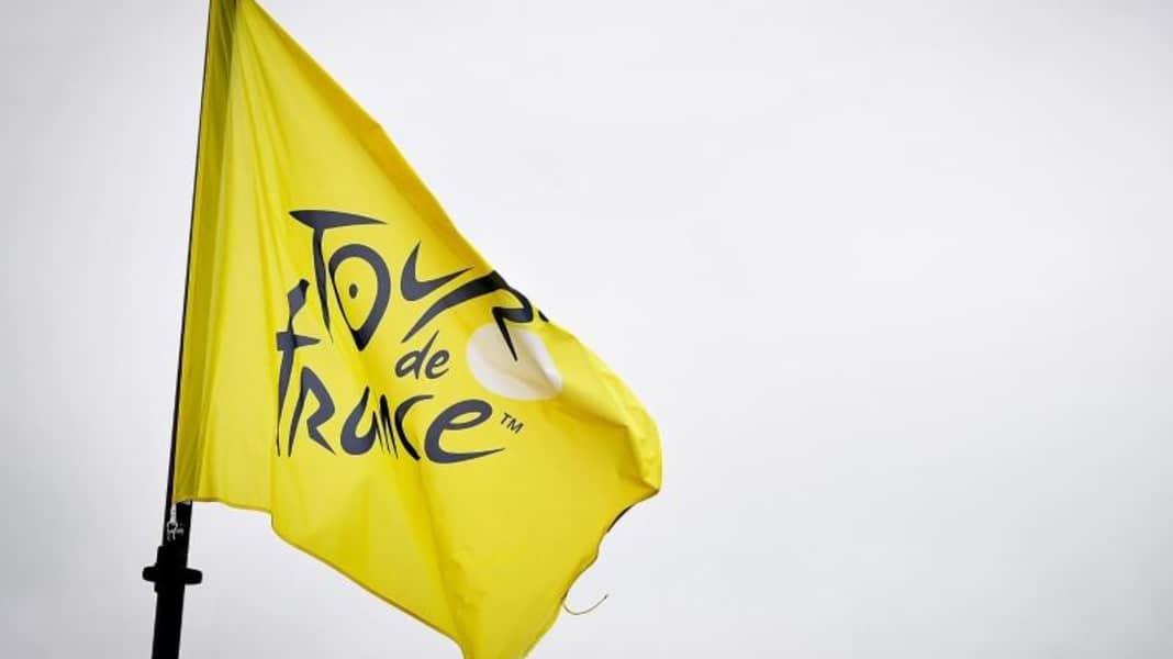 Devant 10.000 spectateurs : présentation de l'équipe du Tour 2022 au Tivoli