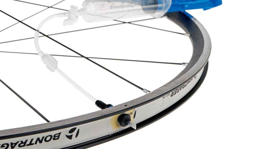 Test 2017: Ventil für Tubeless-Reifen - Tubeless-Reifen am Rennrad: miKit Spezialventil im Test