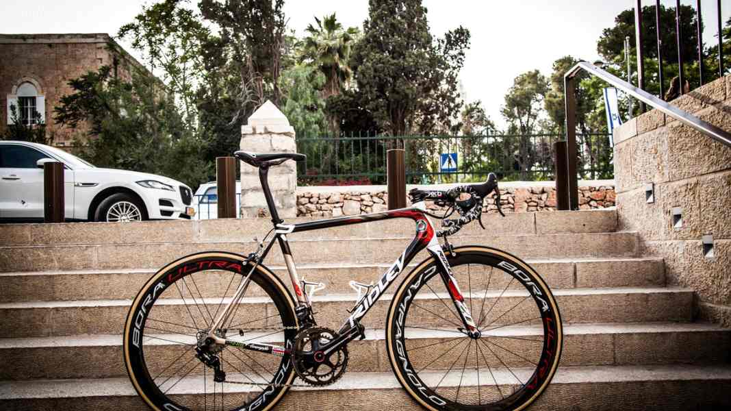 Giro d'Italia 2018 : Roue pour Hansen - Le Ridley Helium SLX d'Adam Hansen