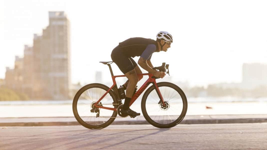 SRAM Force eTap AXS : Premier test du dérailleur électrique pour vélo de course