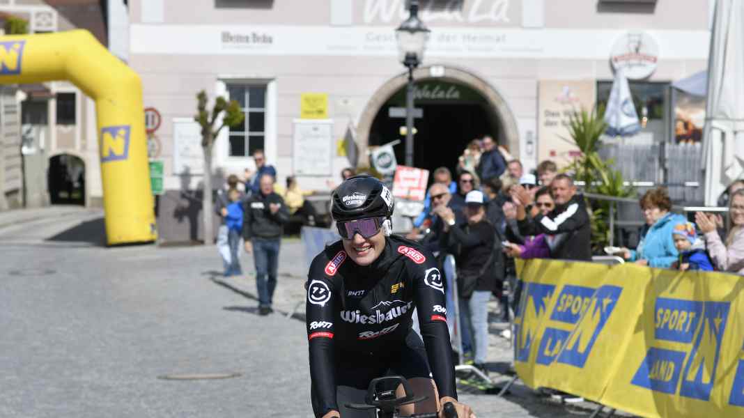 Ultracycling-EM: Elena Roch und Dominik Meierhofer holen Titel