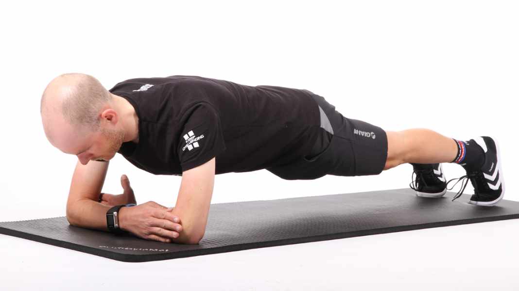 Kraftübungen und Dehnen für Radsportler - Das perfekte Workout im Home Office