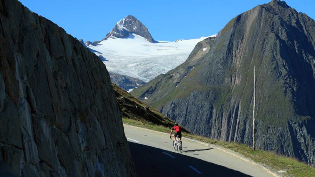 Anstiege der Schweiz: Nufenpass - Nufenenpass, Wallis/Tessin: Pflicht für Pässesammler