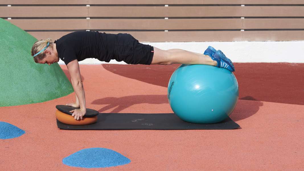 Vidéo de présentation : Core-Training avec la pro Canyon SRAM Tiffany Cromwell - Tiffany Cromwell montre ses meilleurs exercices de staffing