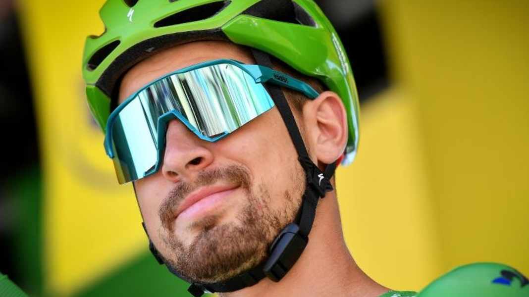 Glitz and glamour: Sagan and his tour de circus