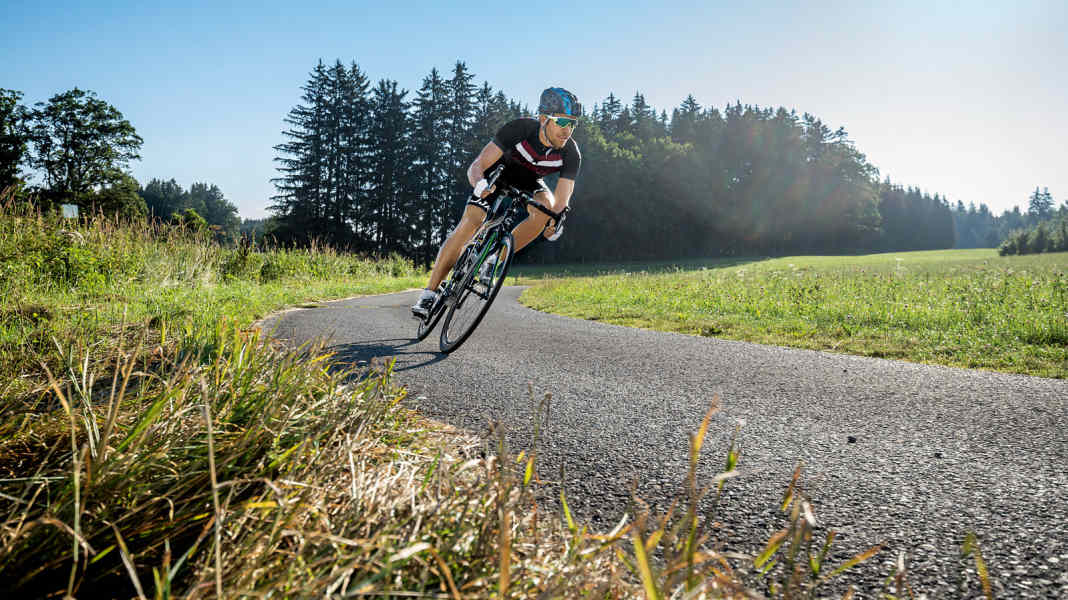 Turbo road bike training for the start of the season - How to get fit for the road bike season in 4 weeks